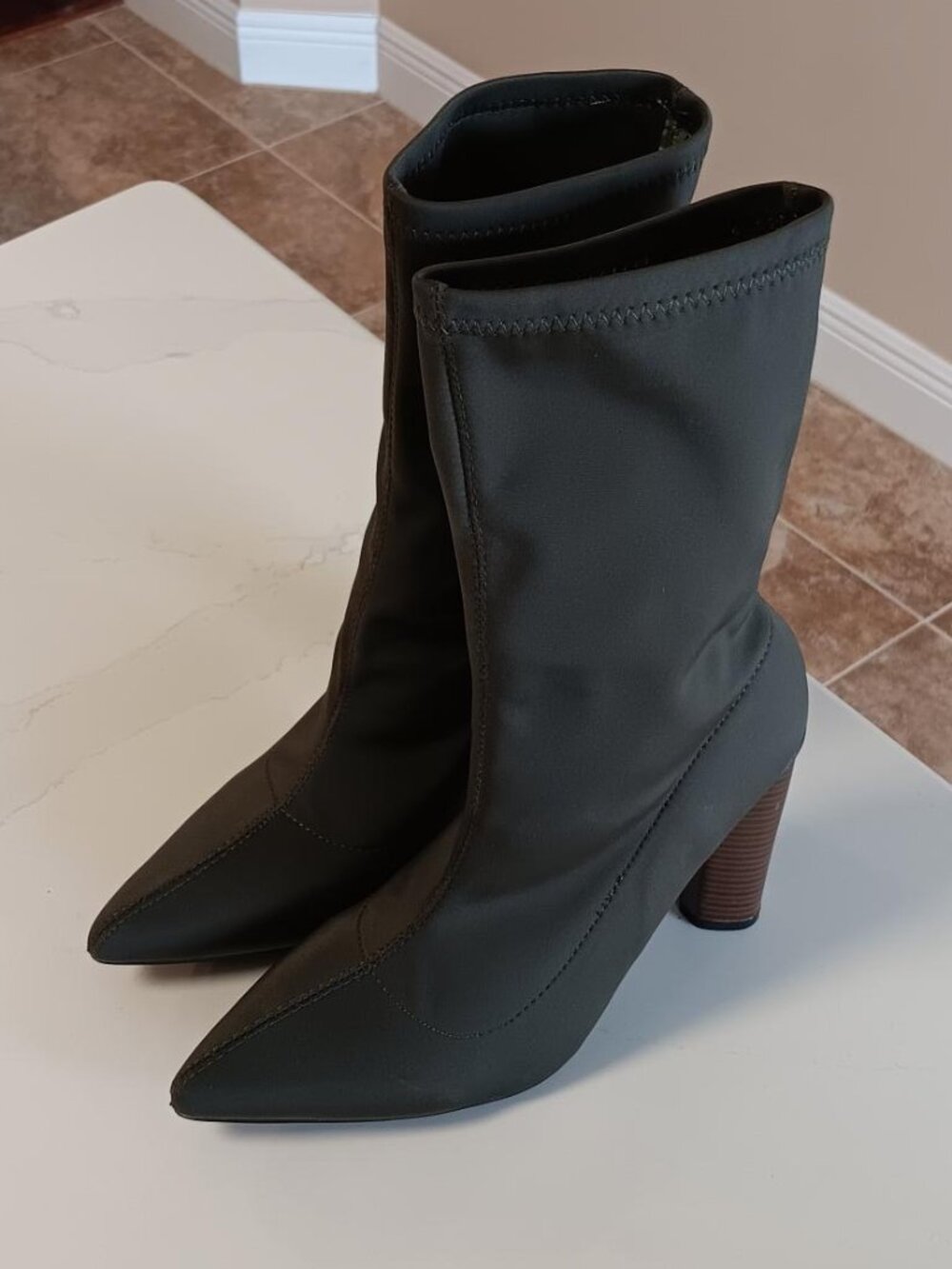 FASHION NOVA Women's Stretch Boot with Stacked Heel Size 8.5M